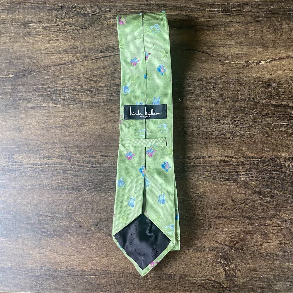 Vintage 90s Nicole Miller 100% Silk Guitar & Hemp Leaf Novelty Tie - Picture 3 of 6